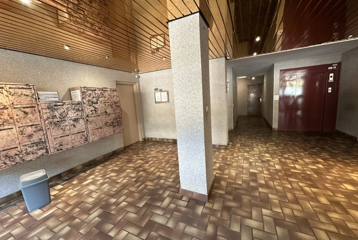 Appartement T3 à Rénover avec Balcon et Garage à Saint-Étienne – Idéal Premier Achat 