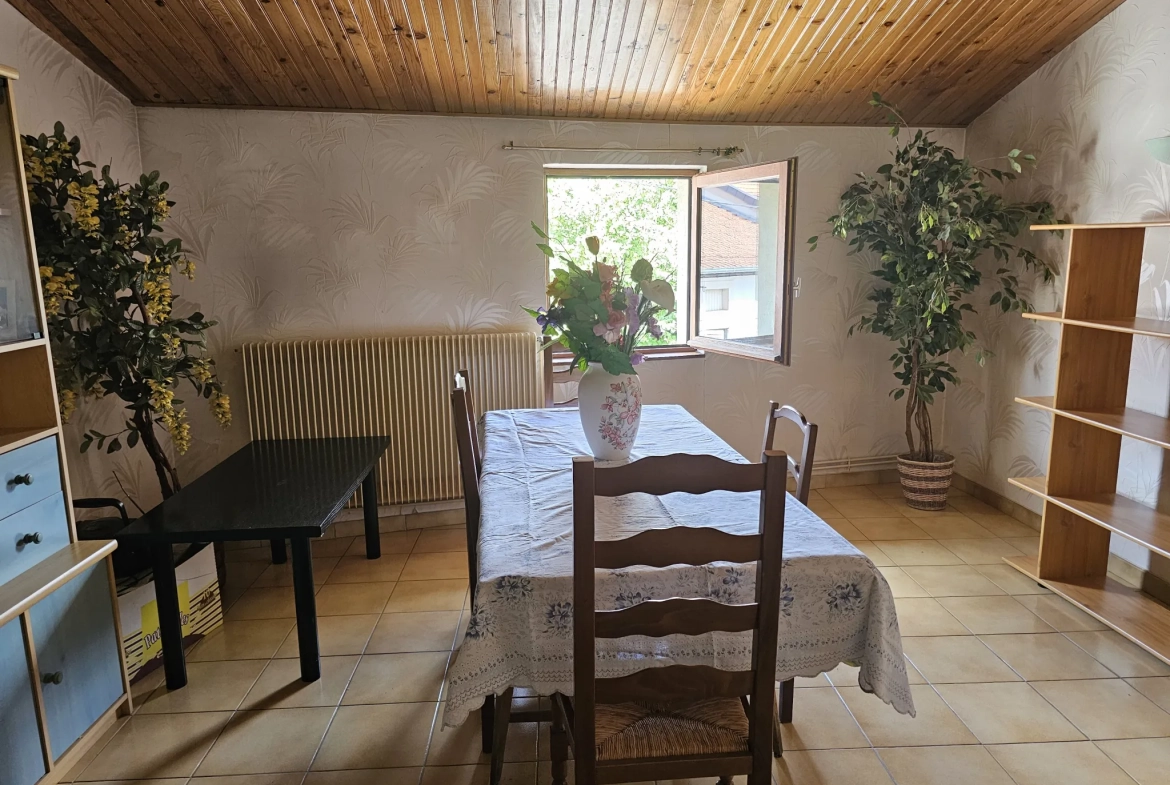 Spacieuse maison de village à Novéant-Sur-Moselle avec terrasse et 7 chambres 