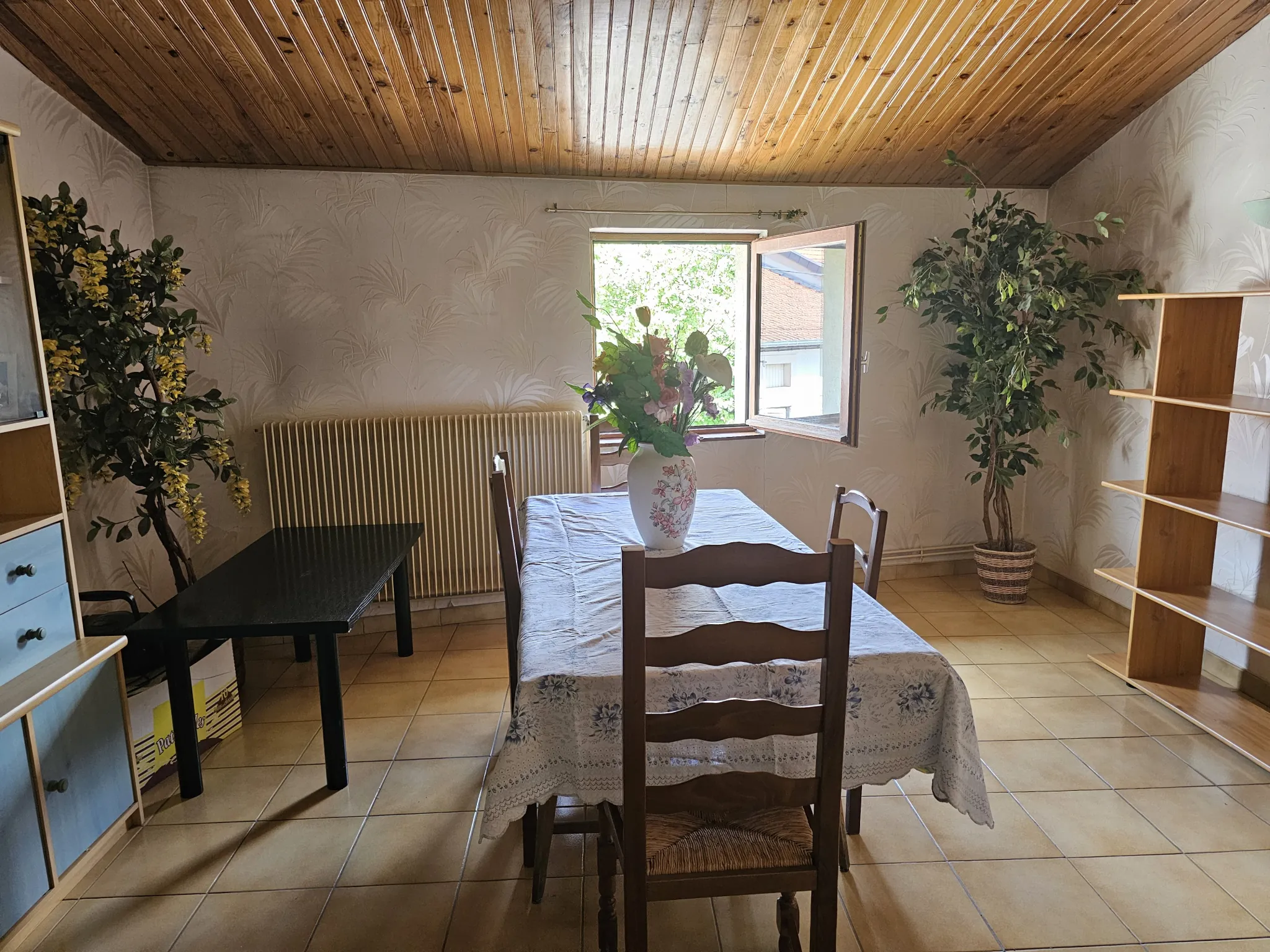 Spacieuse maison de village à Novéant-Sur-Moselle avec terrasse et 7 chambres 