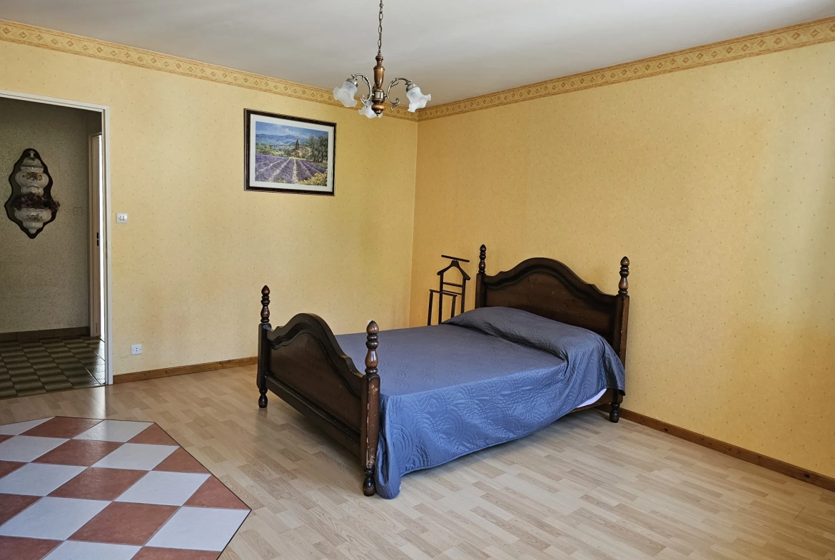 Spacieuse maison de village à Novéant-Sur-Moselle avec terrasse et 7 chambres 