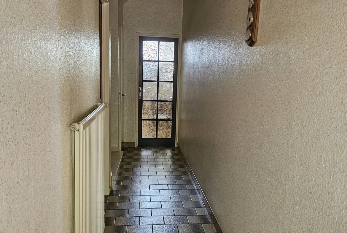 Spacieuse maison de village à Novéant-Sur-Moselle avec terrasse et 7 chambres 