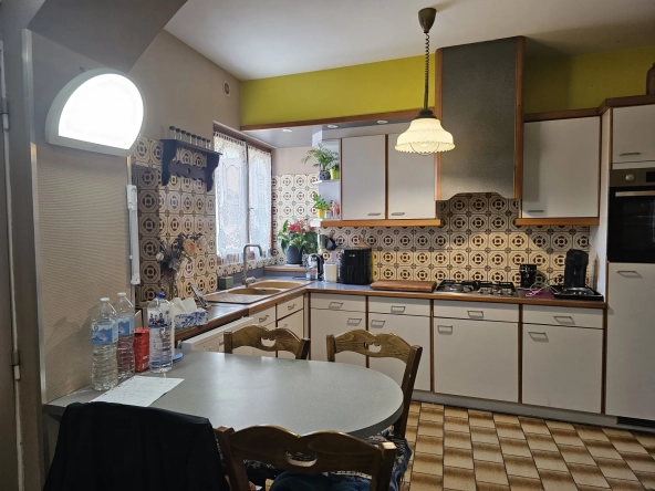 Spacieuse maison de village à Novéant-Sur-Moselle avec terrasse et 7 chambres
