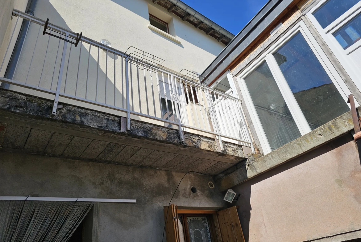 Spacieuse maison de village à Novéant-Sur-Moselle avec terrasse et 7 chambres 