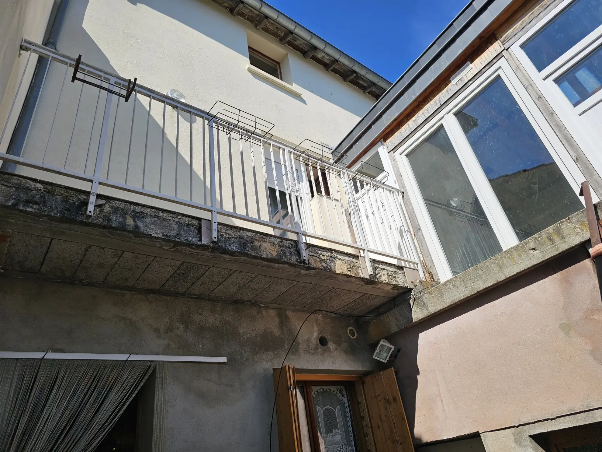 Spacieuse maison de village à Novéant-Sur-Moselle avec terrasse et 7 chambres 