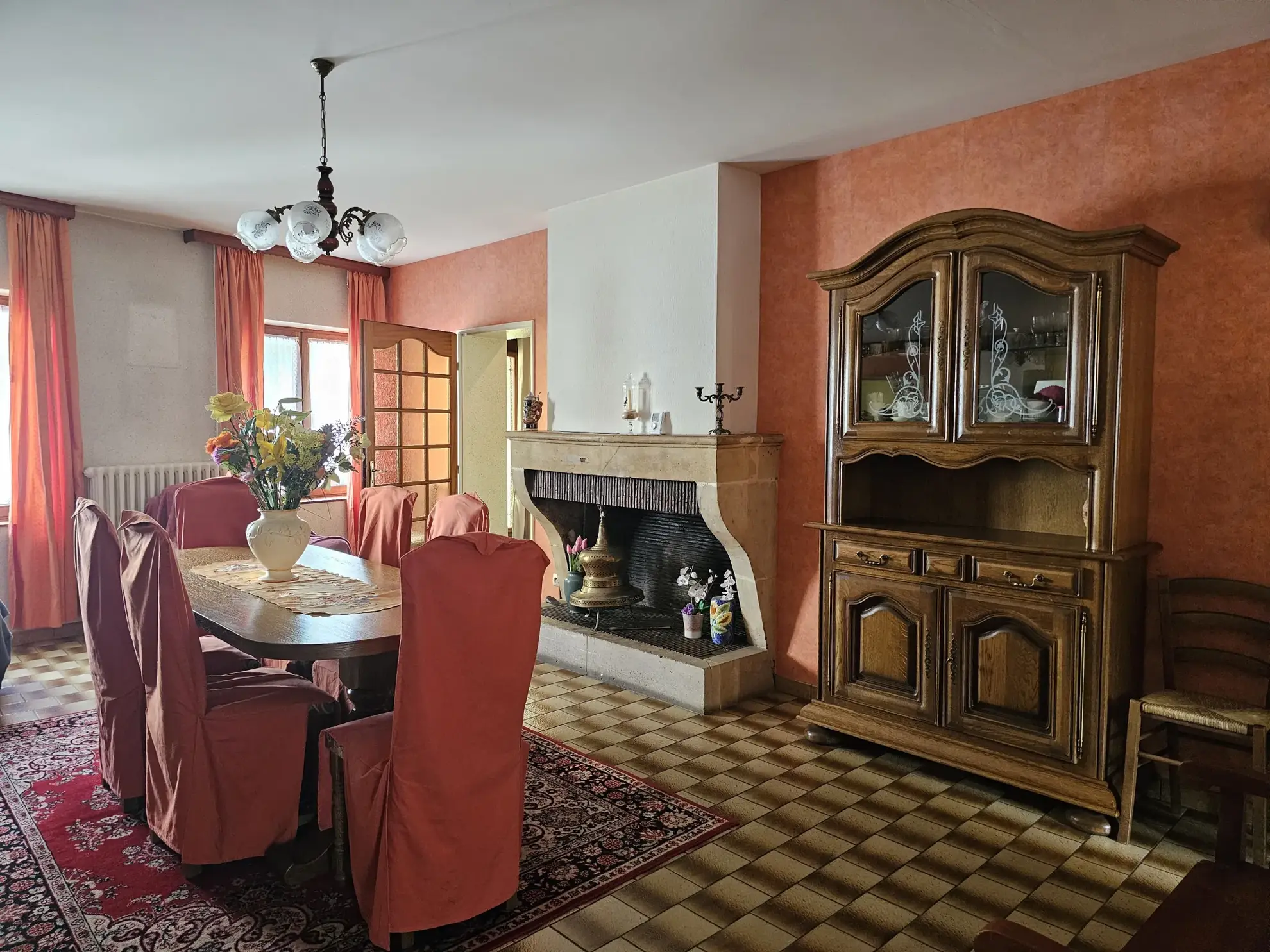 Spacieuse maison de village à Novéant-Sur-Moselle avec terrasse et 7 chambres 