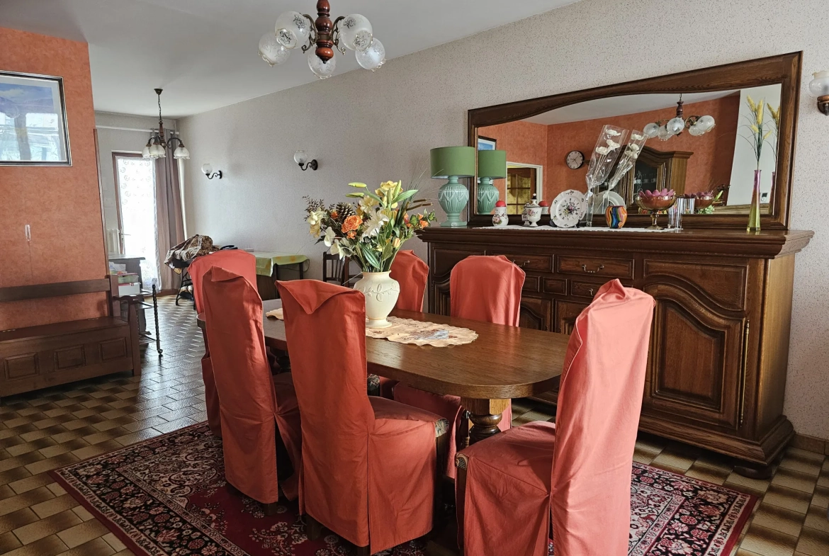 Spacieuse maison de village à Novéant-Sur-Moselle avec terrasse et 7 chambres 