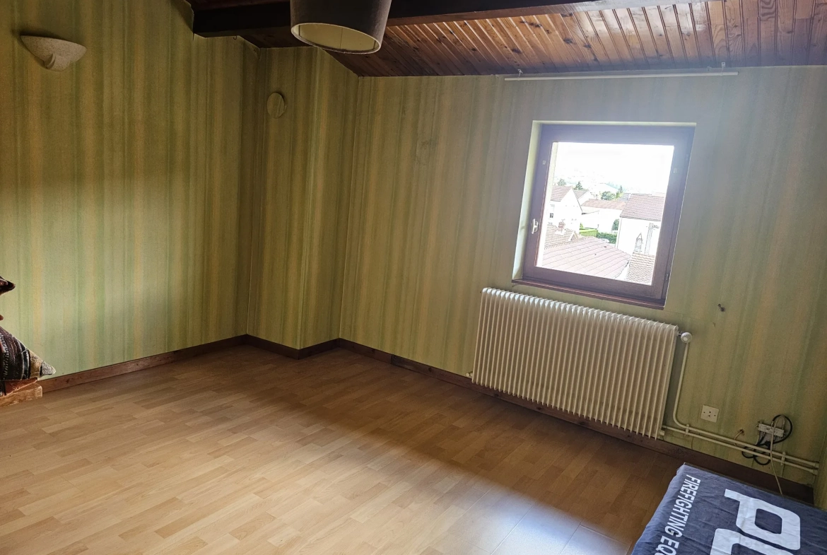 Spacieuse maison de village à Novéant-Sur-Moselle avec terrasse et 7 chambres 