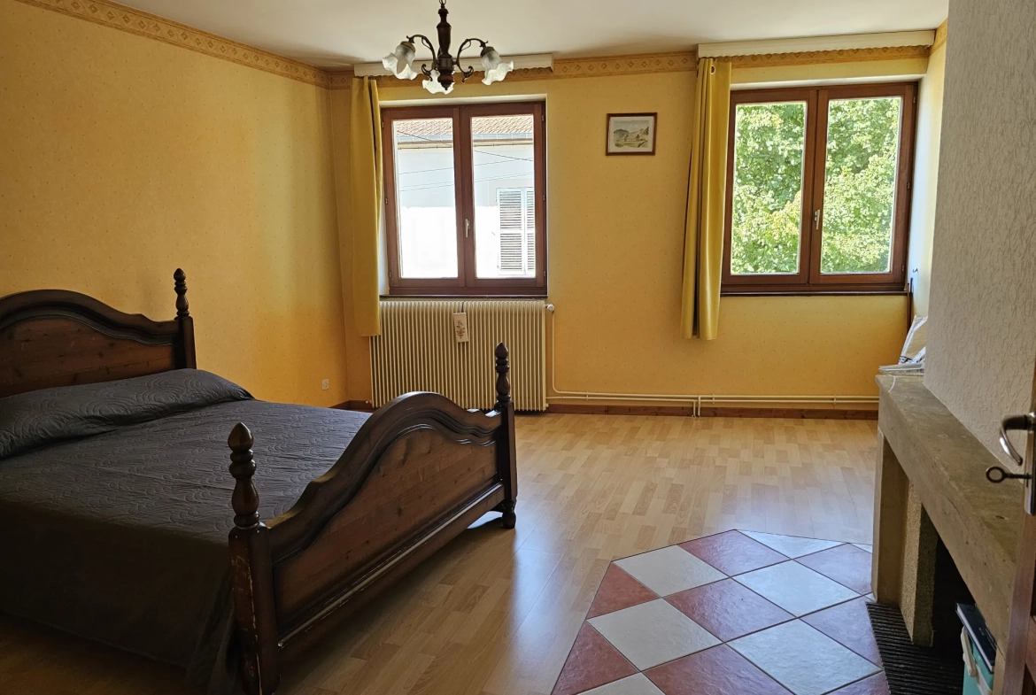 Spacieuse maison de village à Novéant-Sur-Moselle avec terrasse et 7 chambres 