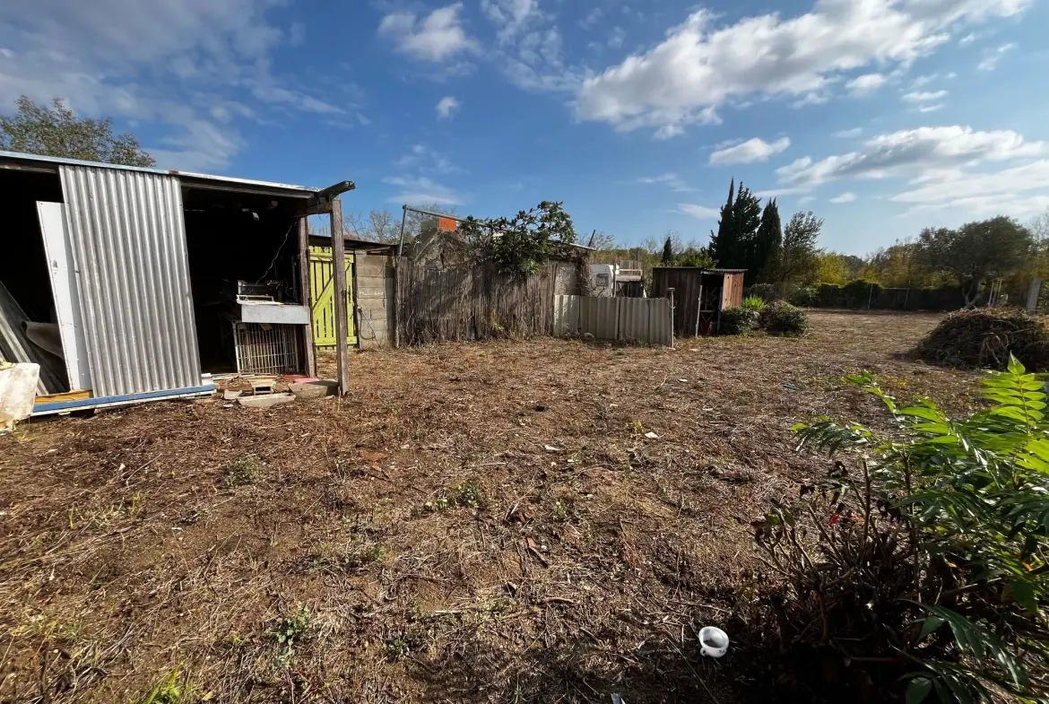 Terrain de loisir de 865 m² à Canet-en-Roussillon avec forage et clôture 