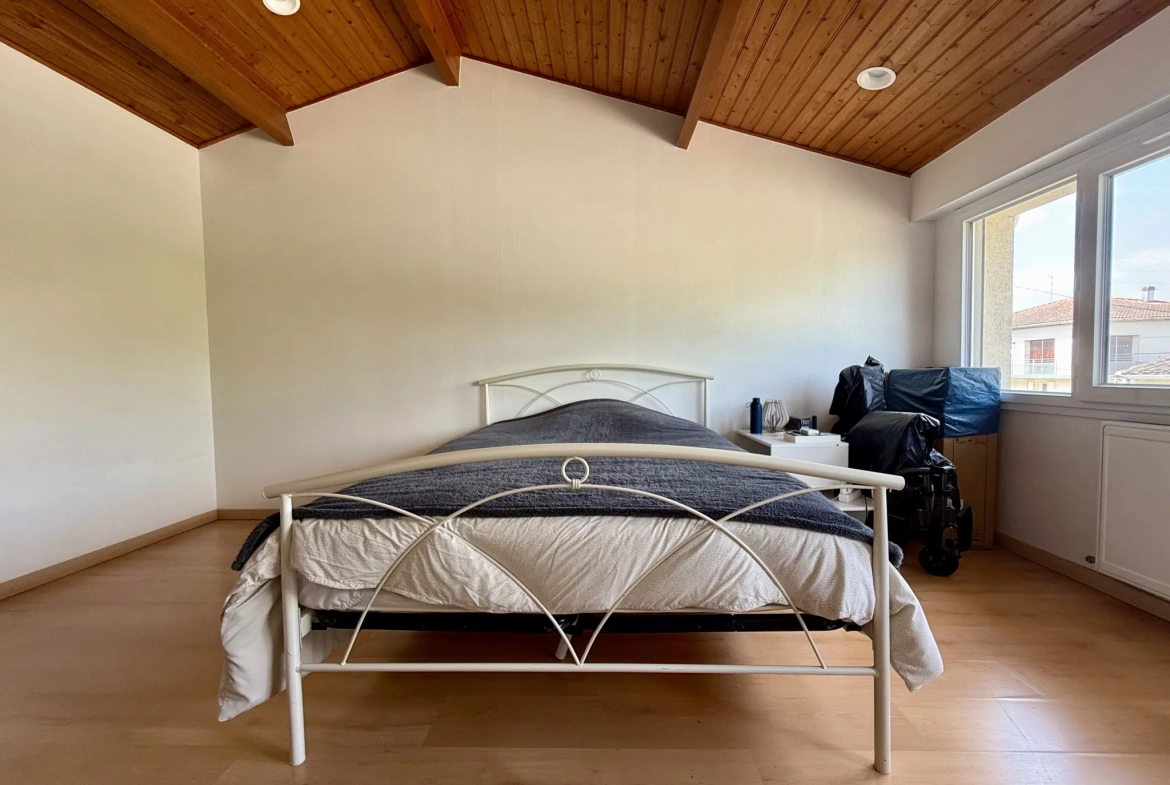Maison familiale de 130 m² à Libourne avec piscine et extérieur arboré 