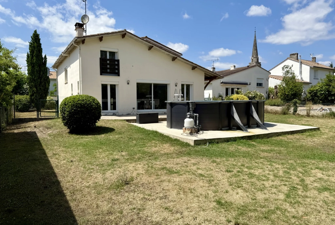 Maison familiale de 130 m² à Libourne avec piscine et extérieur arboré 