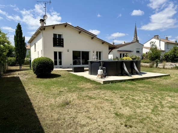 Maison familiale de 130 m² à Libourne avec piscine et extérieur arboré