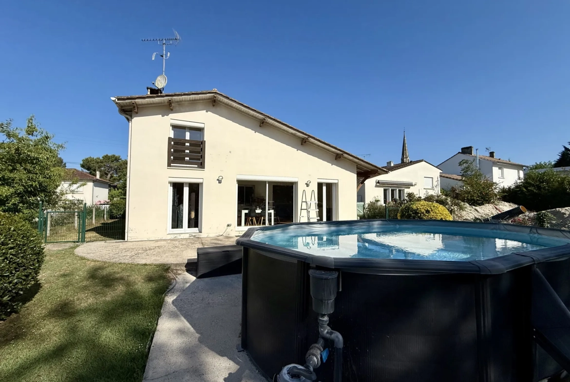 Maison familiale de 130 m² à Libourne avec piscine et extérieur arboré 