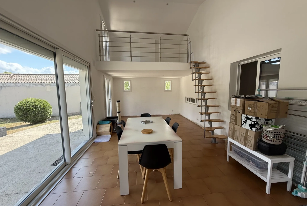 Maison familiale de 130 m² à Libourne avec piscine et extérieur arboré 