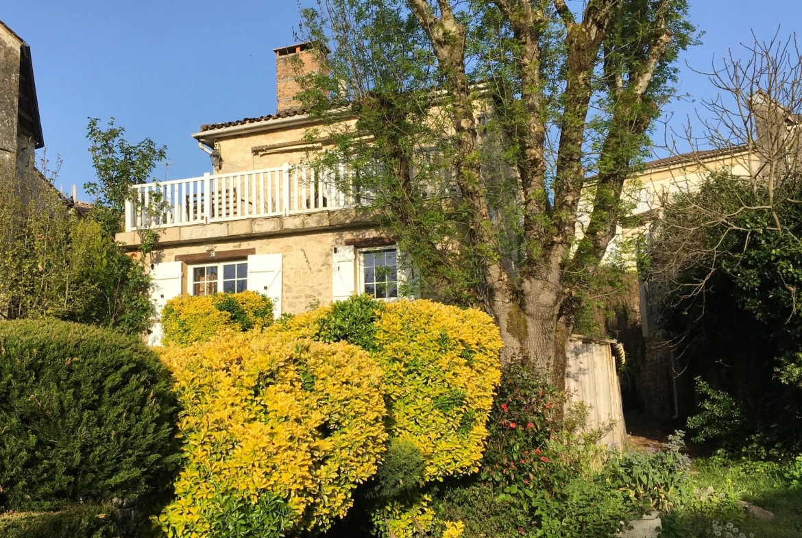 Charmante maison avec vue sur la Dordogne à Castillon la Bataille 