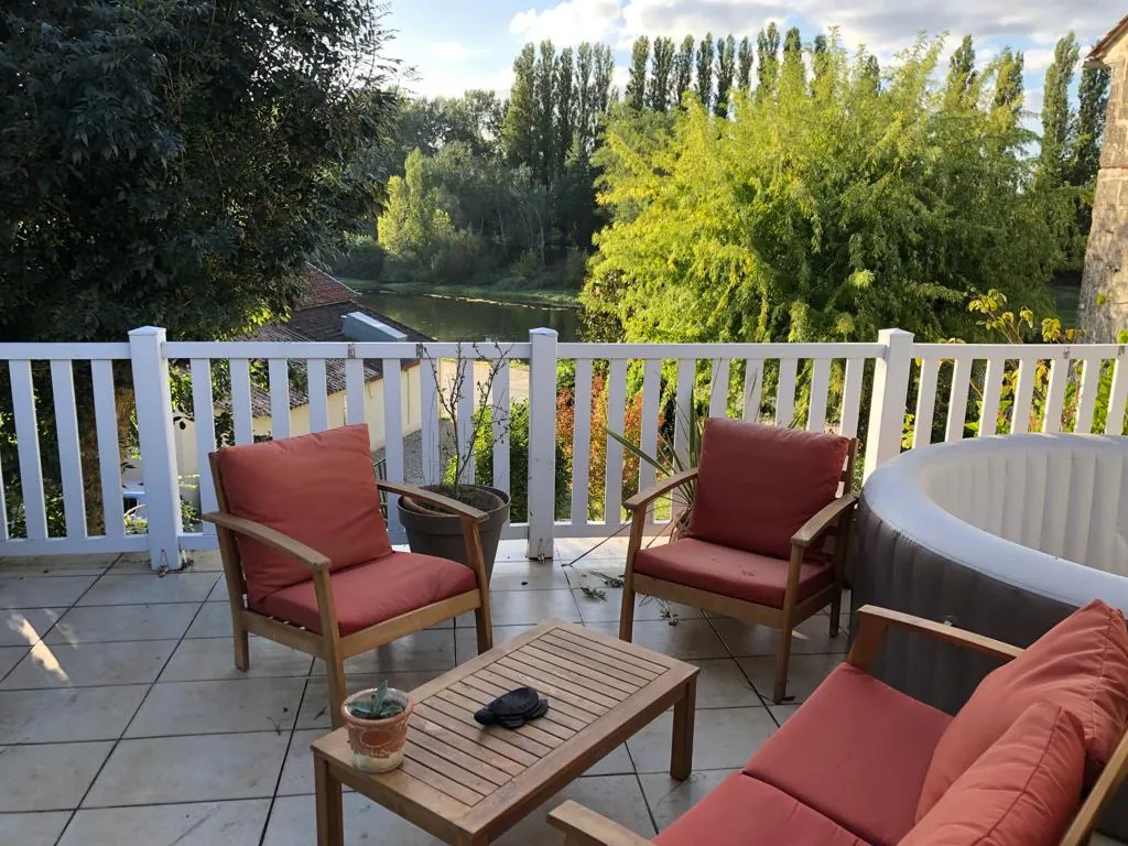 Charmante maison avec vue sur la Dordogne à Castillon la Bataille 