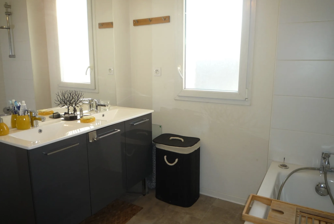 Maison 4 pièces à vendre à Montpellier Village avec jardin et parking privé 
