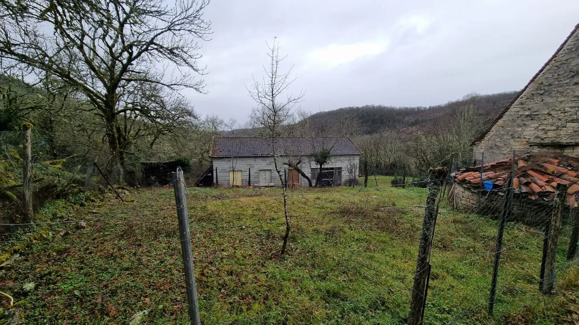 Domaine en pierre à proximité de Cahors avec potentiel exceptionnel 