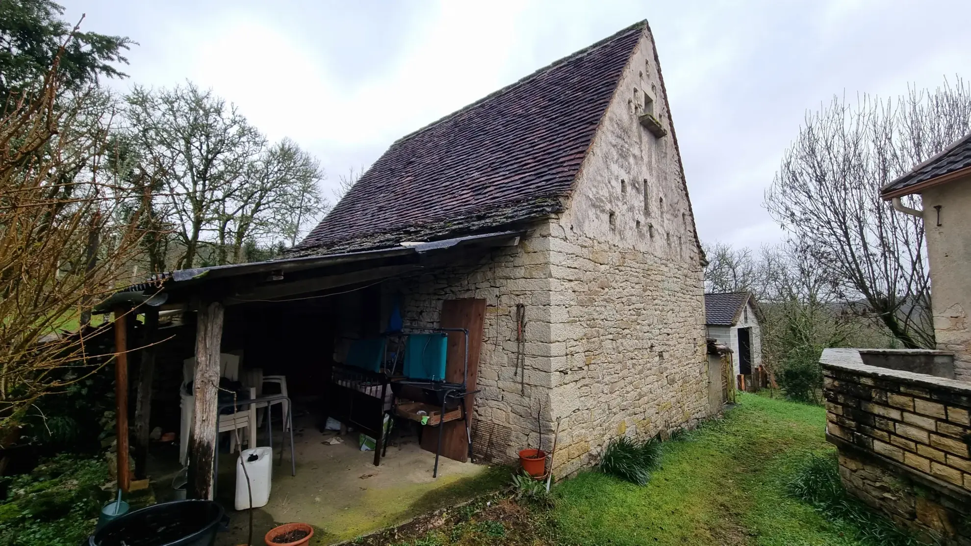 Domaine en pierre à proximité de Cahors avec potentiel exceptionnel 