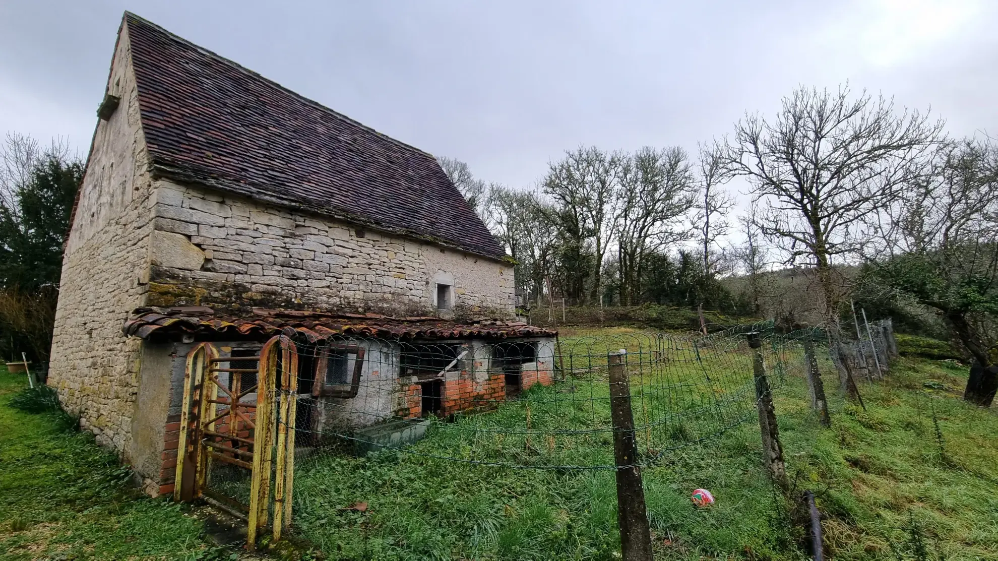 Domaine en pierre à proximité de Cahors avec potentiel exceptionnel 