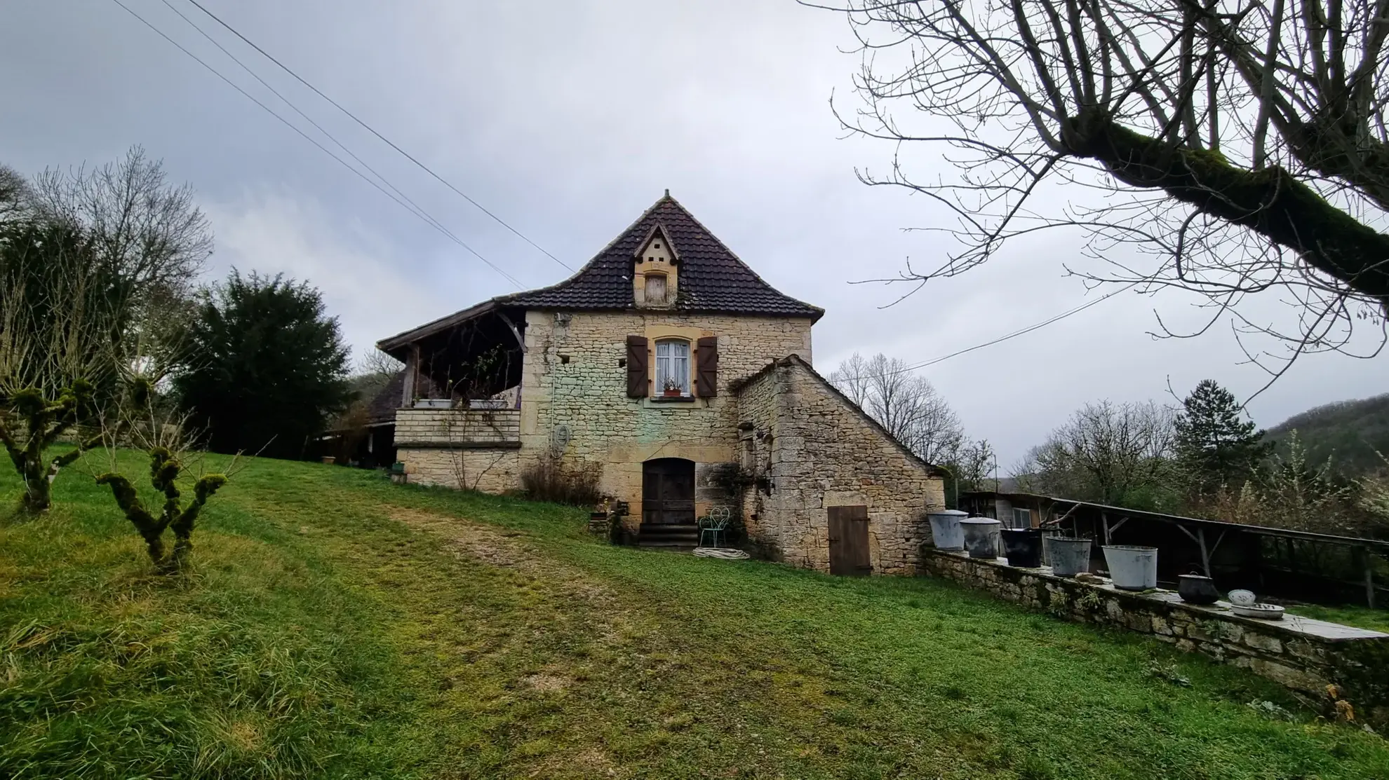 Domaine en pierre à proximité de Cahors avec potentiel exceptionnel 