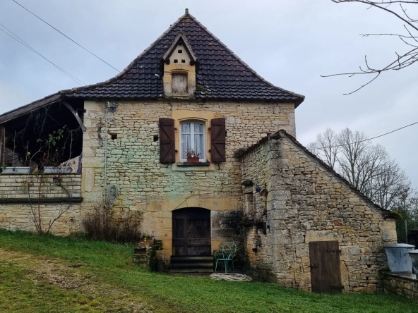 Domaine en pierre à proximité de Cahors avec potentiel exceptionnel