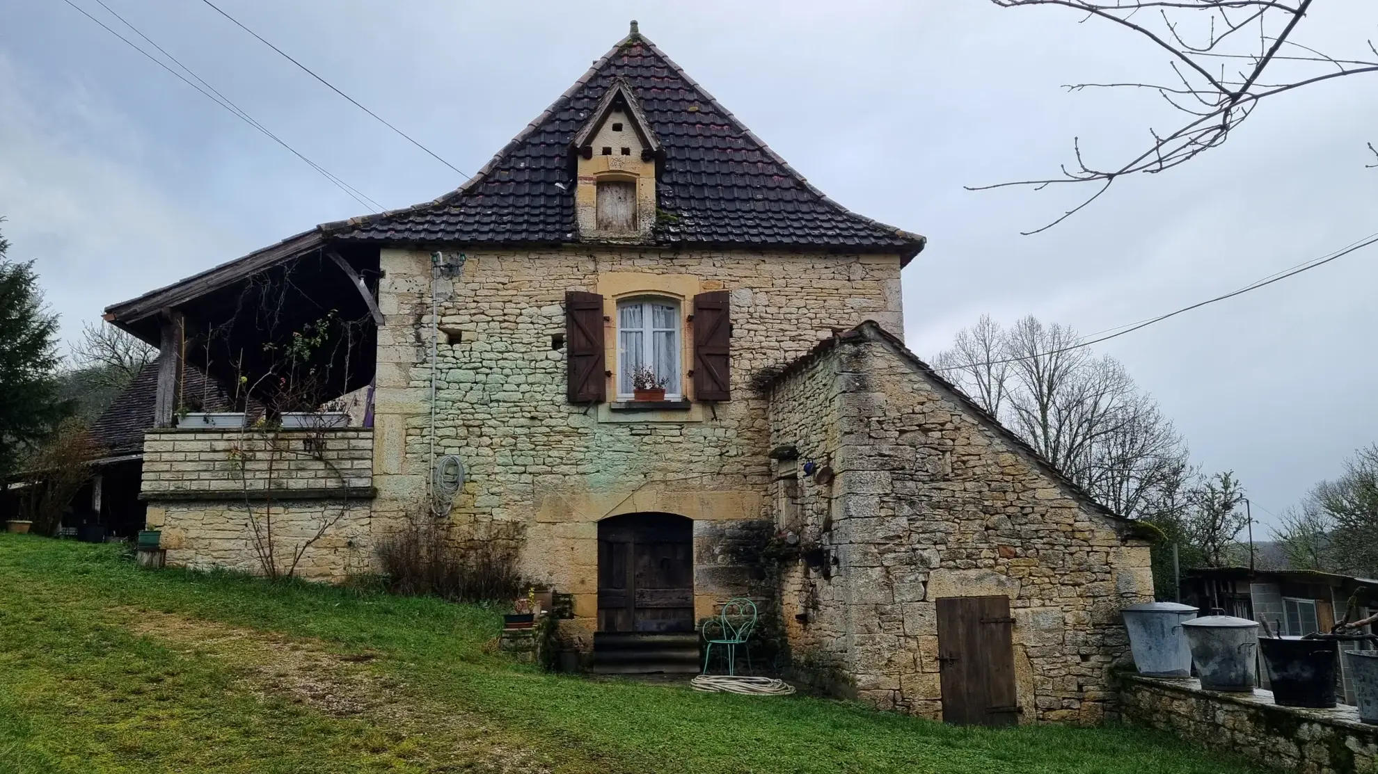 Domaine en pierre à proximité de Cahors avec potentiel exceptionnel 