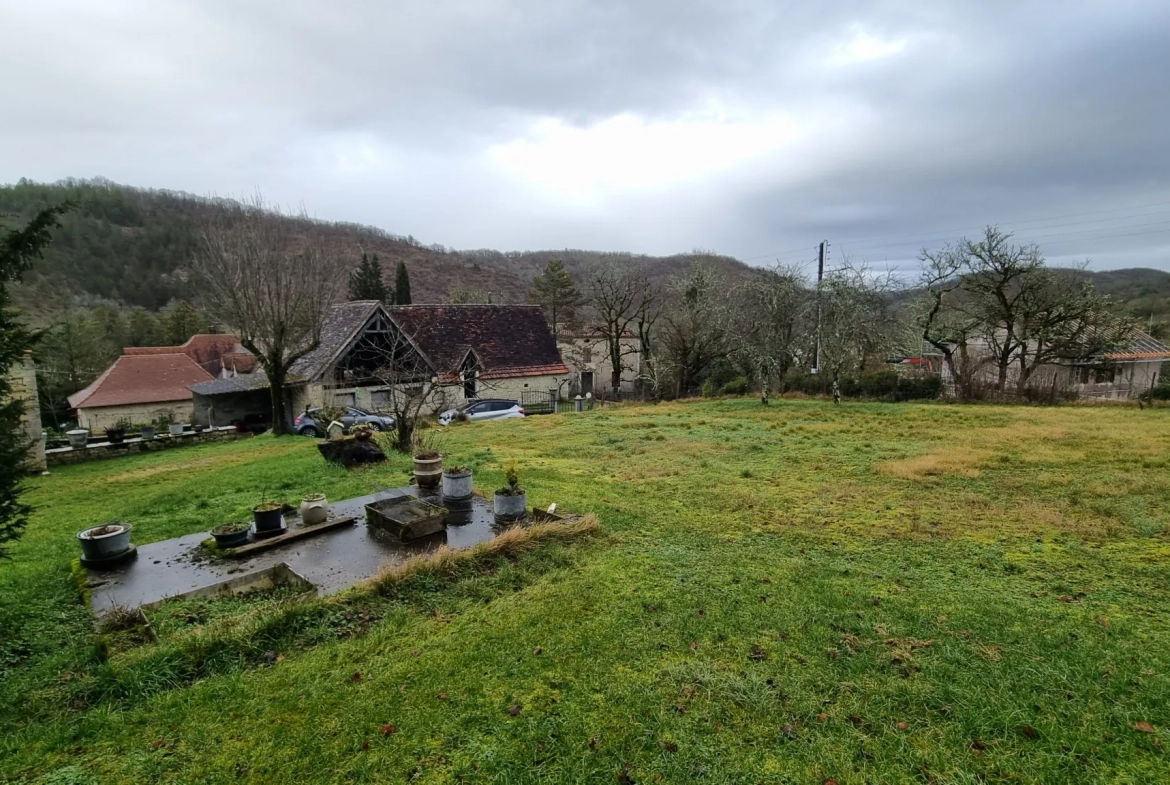 Domaine en pierre à proximité de Cahors avec potentiel exceptionnel 