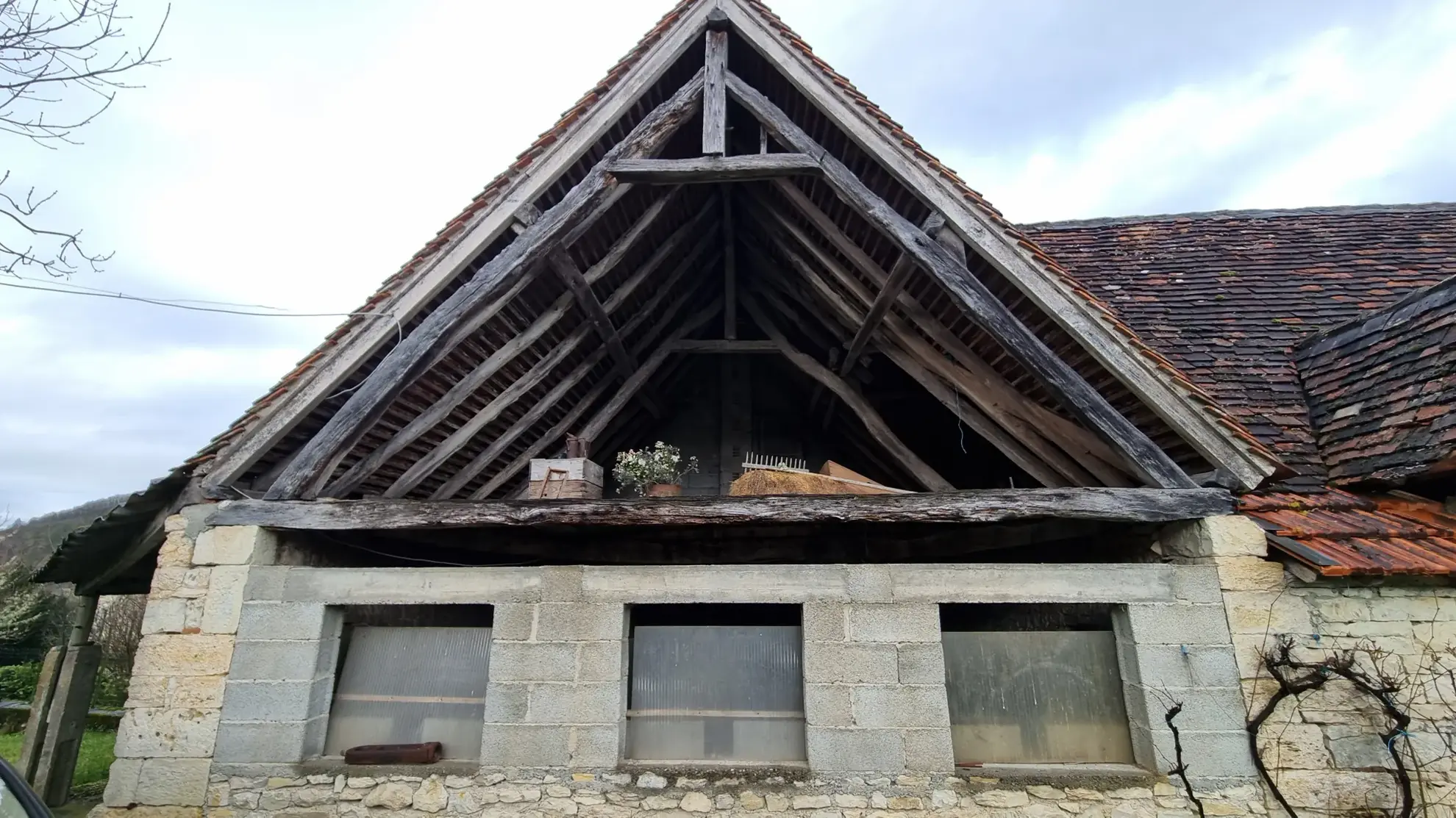 Domaine en pierre à proximité de Cahors avec potentiel exceptionnel 