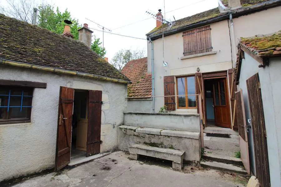 Maison en pierre à Dornecy avec jardin, dépendances et 3 chambres 