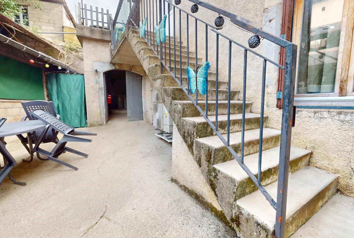 Immeuble de rapport à vendre à Orchamps avec 3 appartements loués 