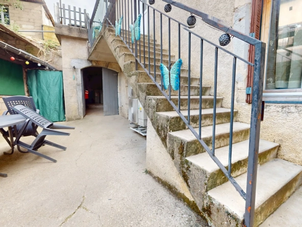 Immeuble de rapport à vendre à Orchamps avec 3 appartements loués