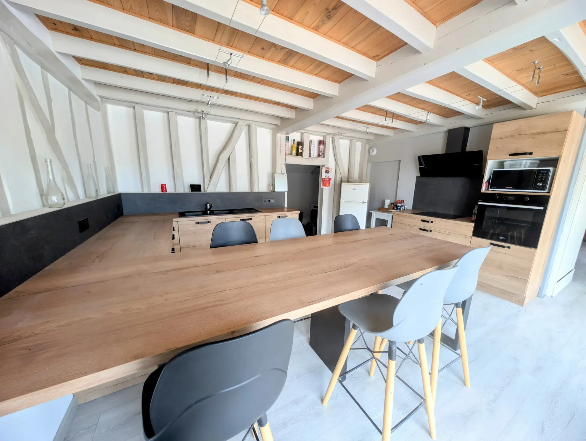 Maison rénovée de 204 m² avec 4 chambres et grand terrain à Charmont-sous-Barbuise 