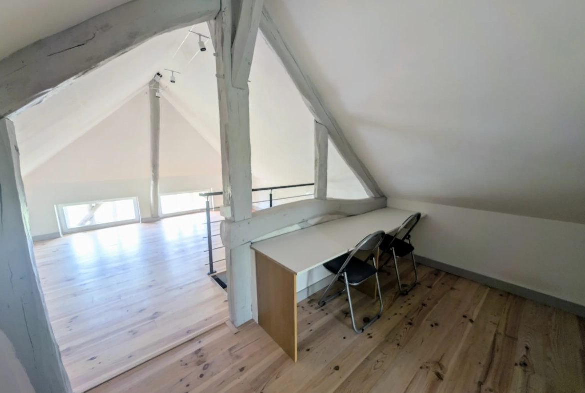 Maison rénovée de 204 m² avec 4 chambres et grand terrain à Charmont-sous-Barbuise 