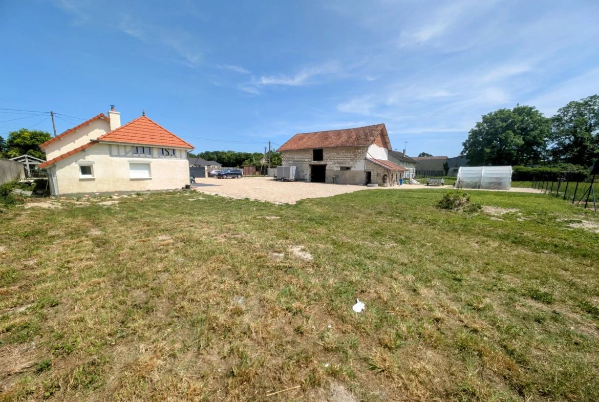 Maison rénovée de 204 m² avec 4 chambres et grand terrain à Charmont-sous-Barbuise 