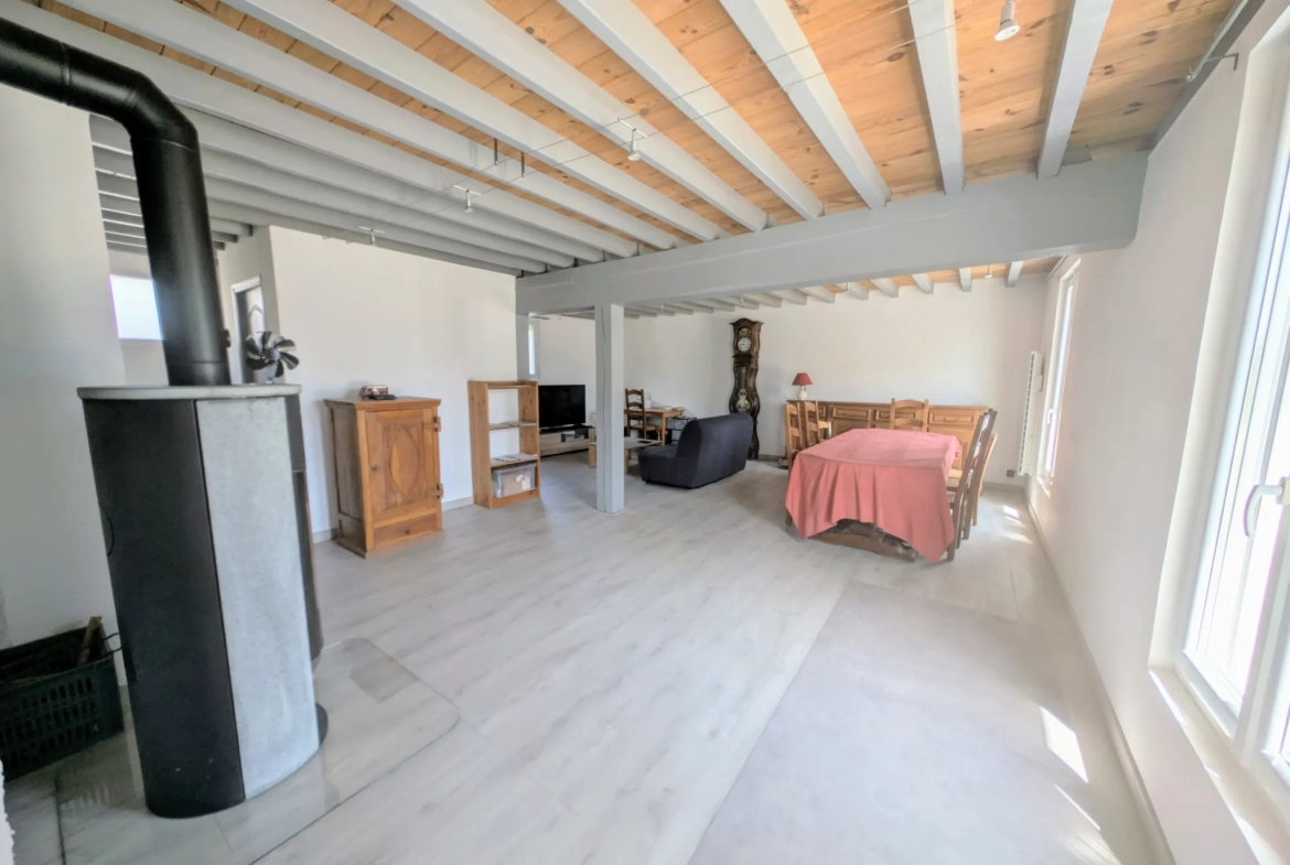 Maison rénovée de 204 m² avec 4 chambres et grand terrain à Charmont-sous-Barbuise 