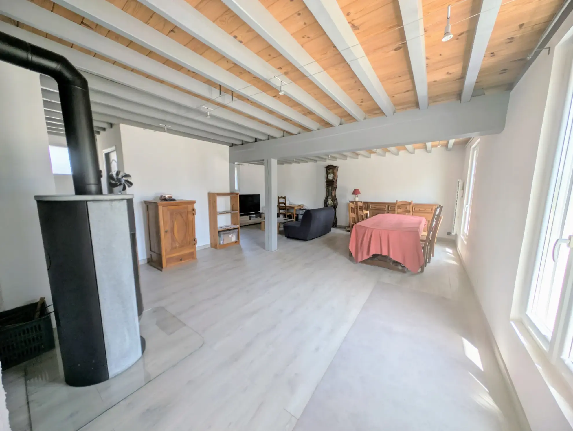 Maison rénovée de 204 m² avec 4 chambres et grand terrain à Charmont-sous-Barbuise 
