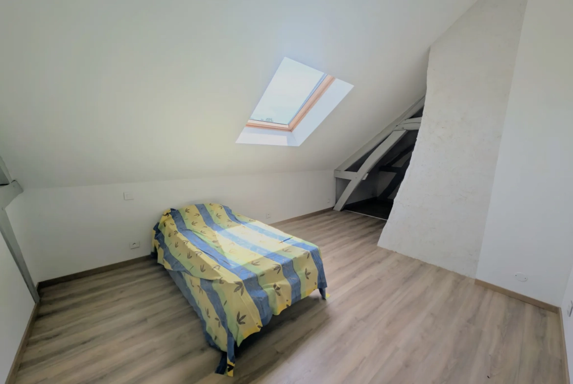Maison rénovée de 204 m² avec 4 chambres et grand terrain à Charmont-sous-Barbuise 