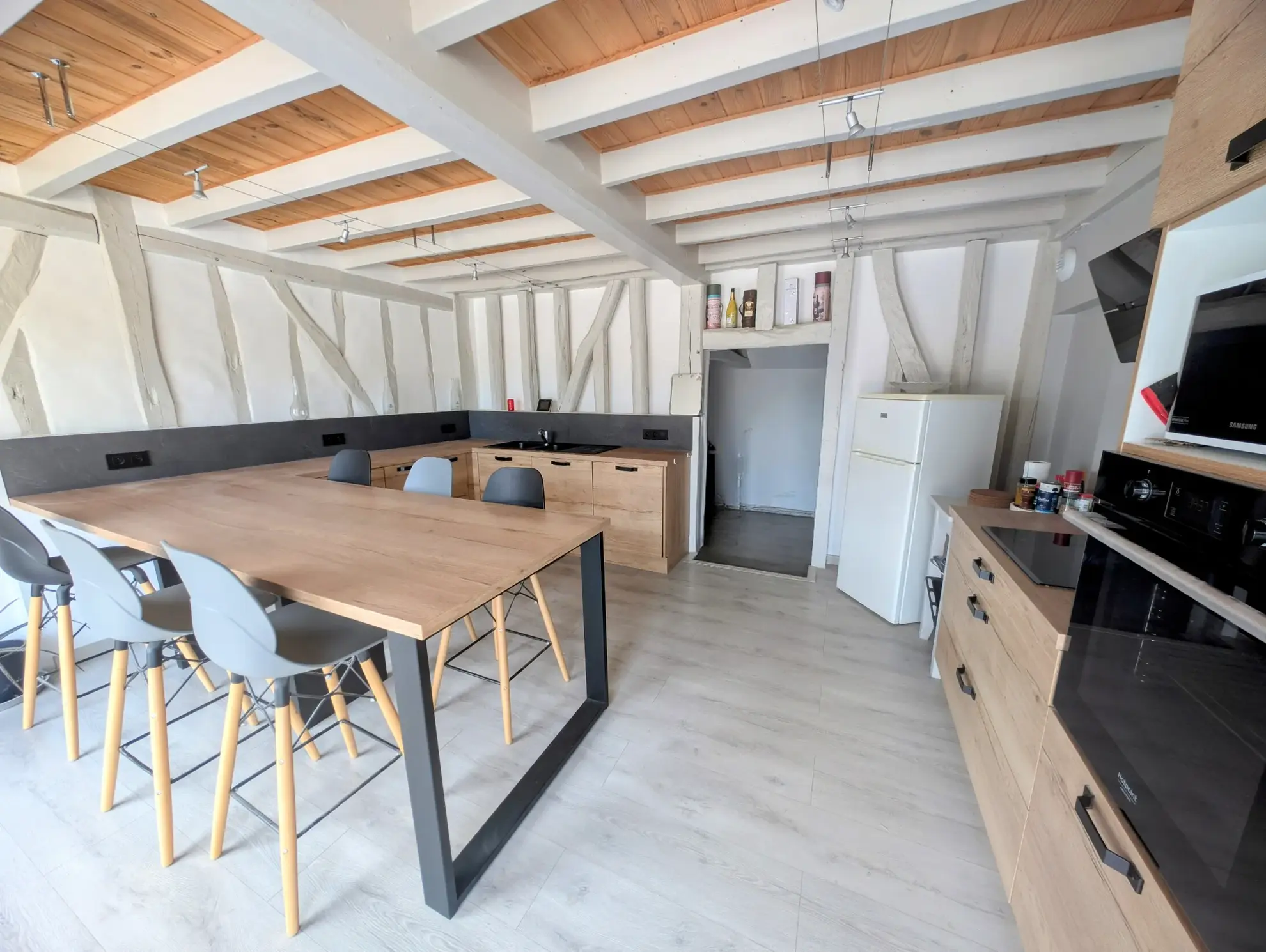 Maison rénovée de 204 m² avec 4 chambres et grand terrain à Charmont-sous-Barbuise 