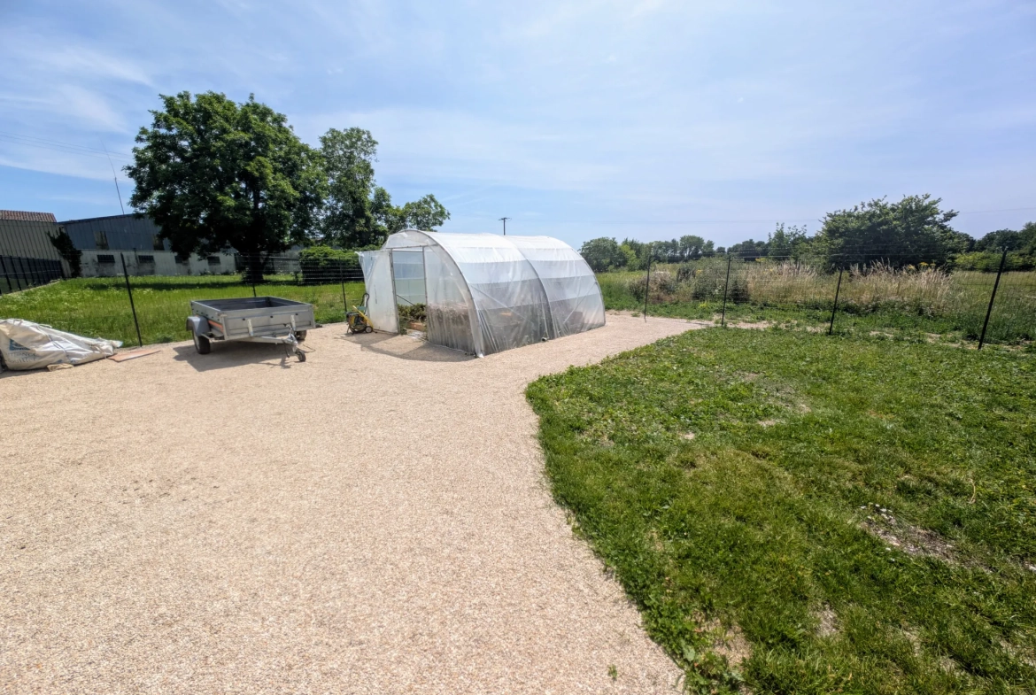 Maison rénovée de 204 m² avec 4 chambres et grand terrain à Charmont-sous-Barbuise 