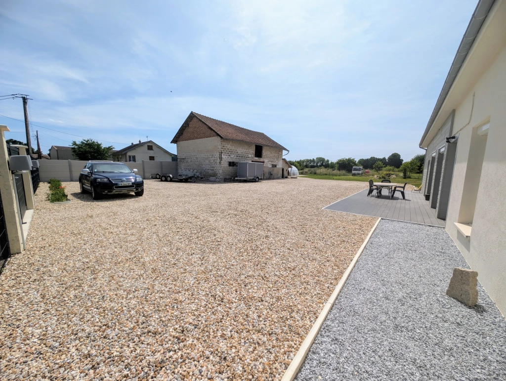 Maison rénovée de 204 m² avec 4 chambres et grand terrain à Charmont-sous-Barbuise