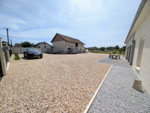 Maison rénovée de 204 m² avec 4 chambres et grand terrain à Charmont-sous-Barbuise
