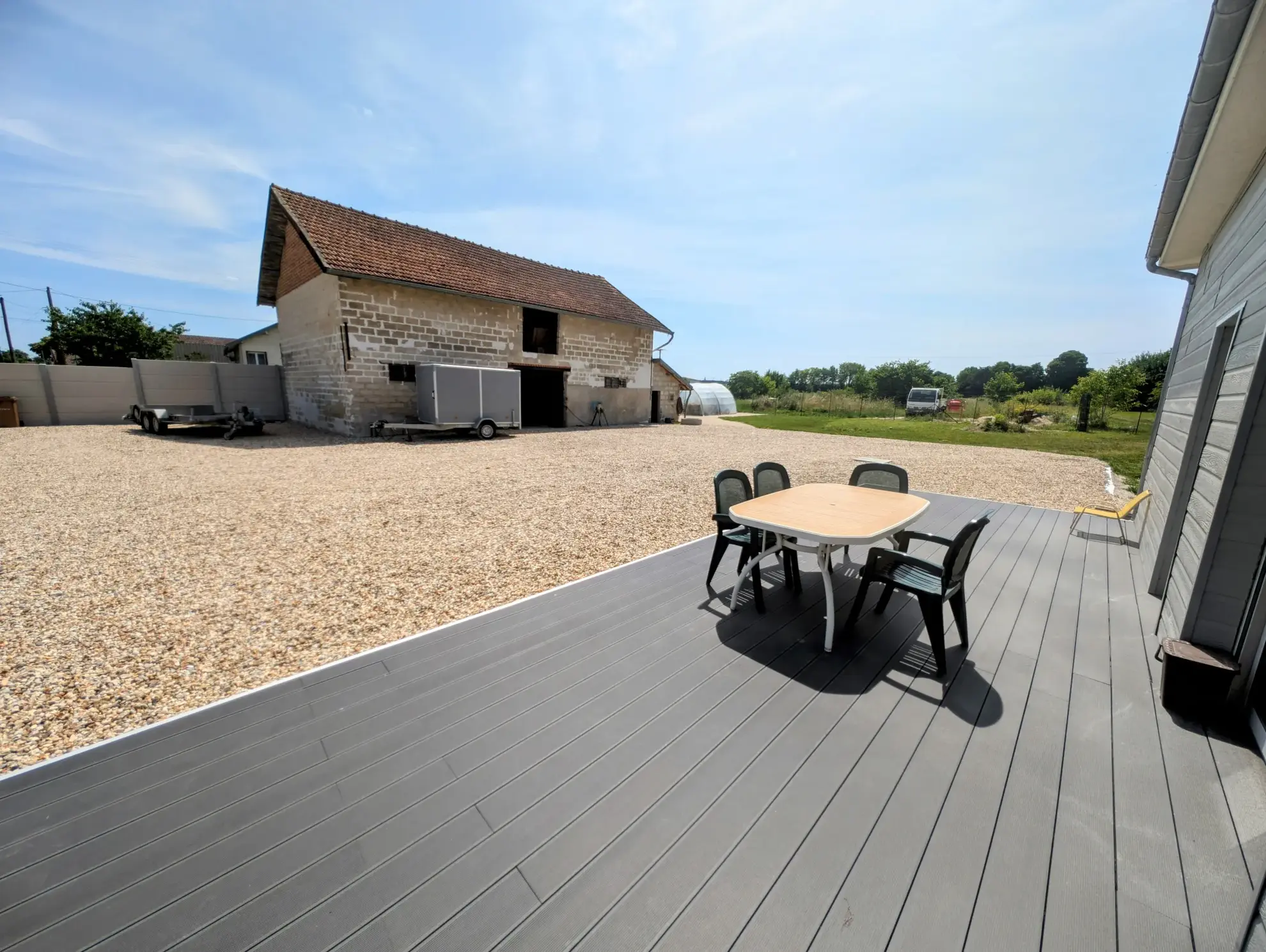 Maison rénovée de 204 m² avec 4 chambres et grand terrain à Charmont-sous-Barbuise 