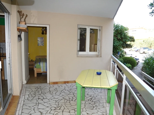 Appartement F2 avec terrasse, garage à Cavalaire-sur-Mer - Centre-ville