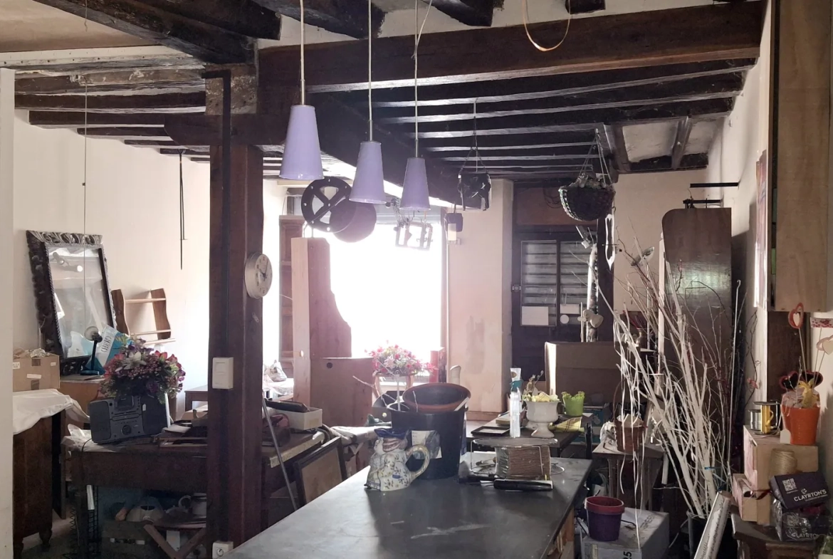 Maison ancienne de 160 m2 à rénover avec vue sur l’église à Aillant-sur-Tholon 