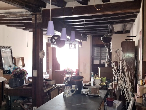 Maison ancienne de 160 m2 à rénover avec vue sur l’église à Aillant-sur-Tholon