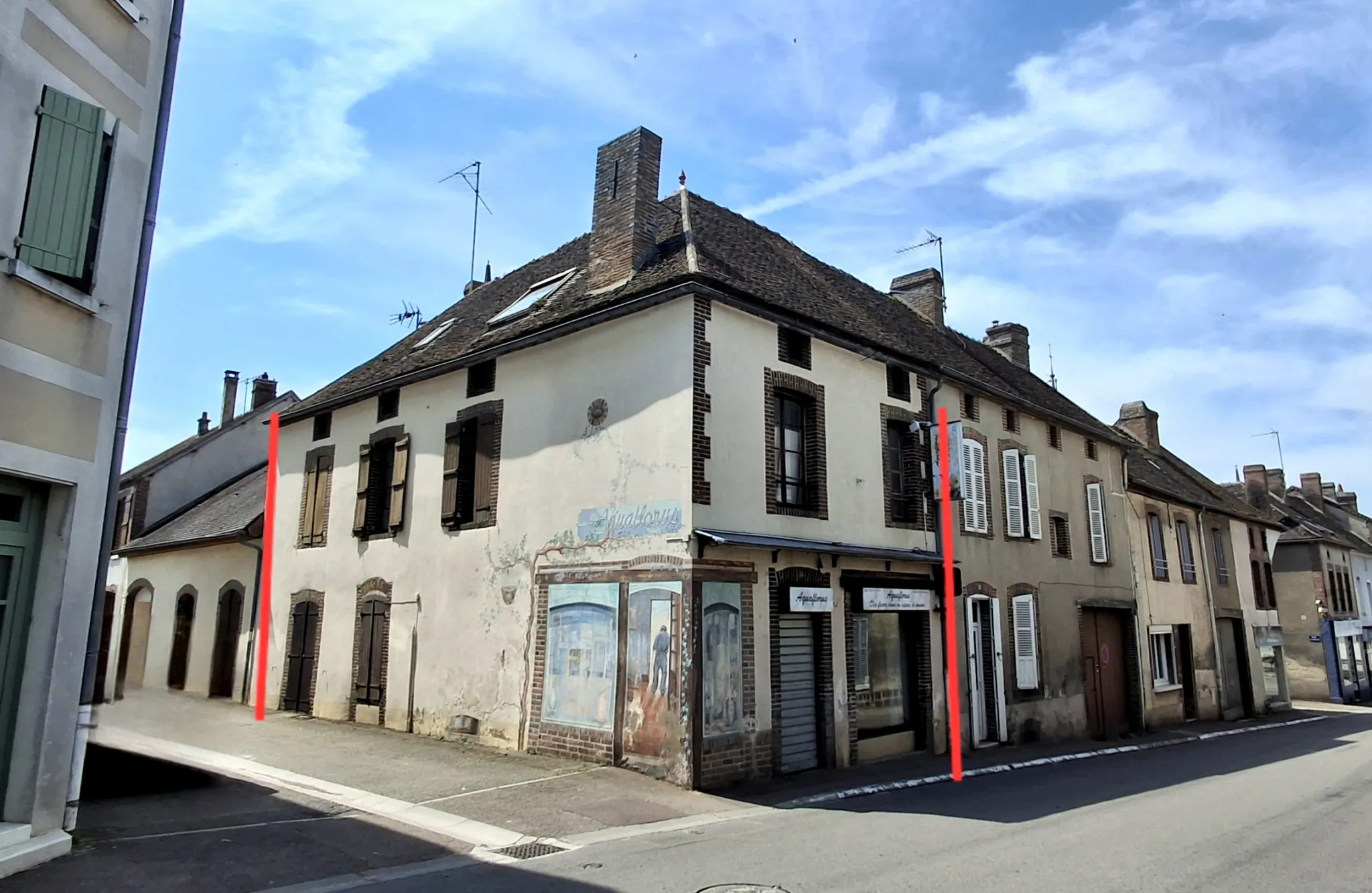 Maison ancienne de 160 m2 à rénover avec vue sur l’église à Aillant-sur-Tholon 