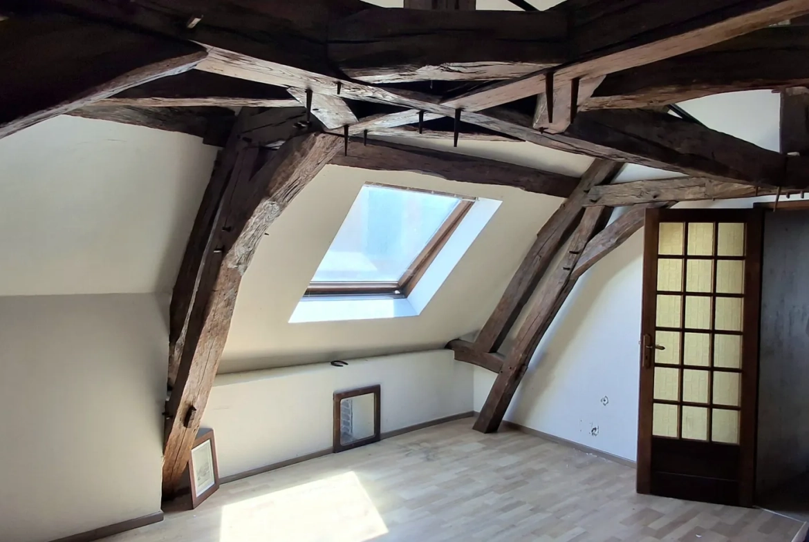 Maison ancienne de 160 m2 à rénover avec vue sur l’église à Aillant-sur-Tholon 