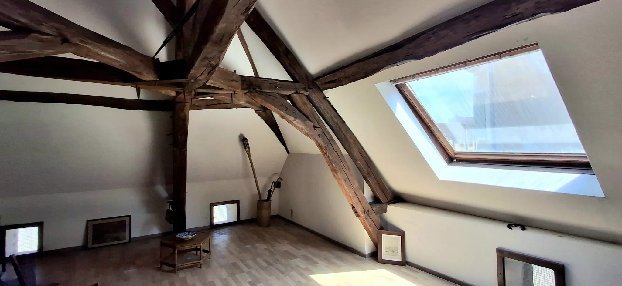 Maison ancienne de 160 m2 à rénover avec vue sur l’église à Aillant-sur-Tholon 
