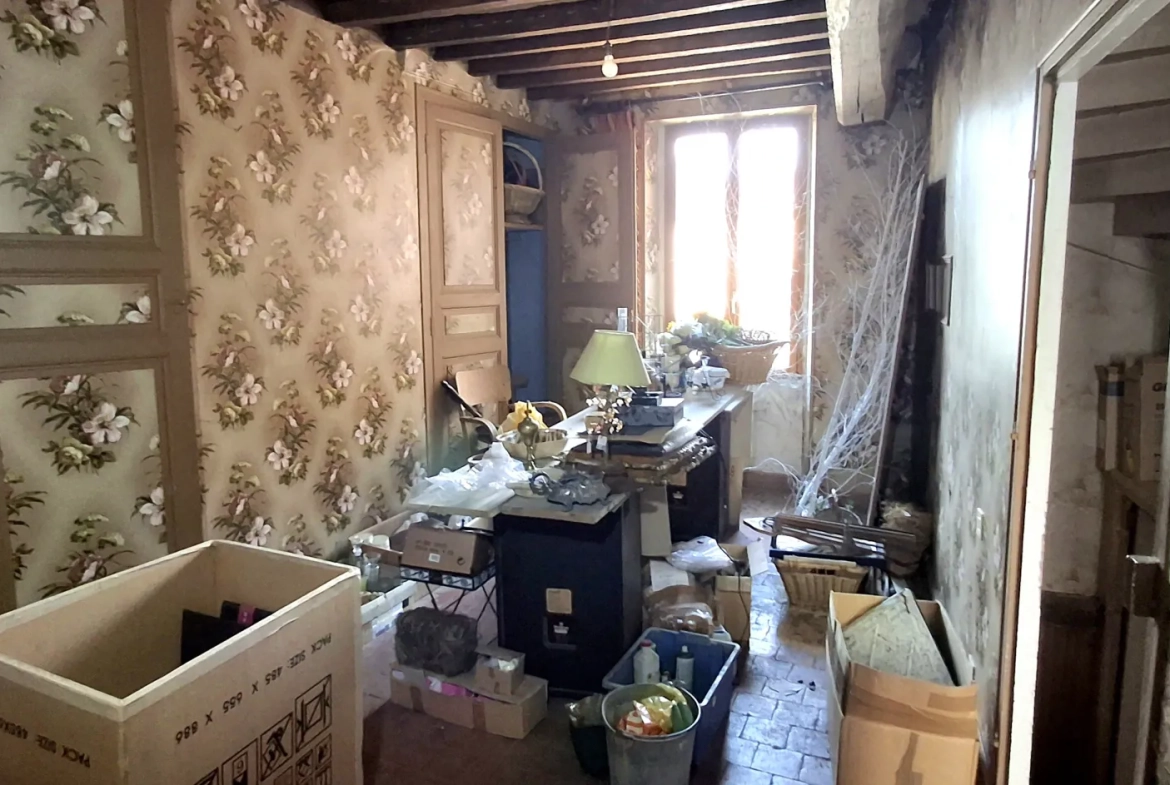 Maison ancienne de 160 m2 à rénover avec vue sur l’église à Aillant-sur-Tholon 